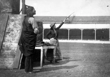Annie Oakley, 1892